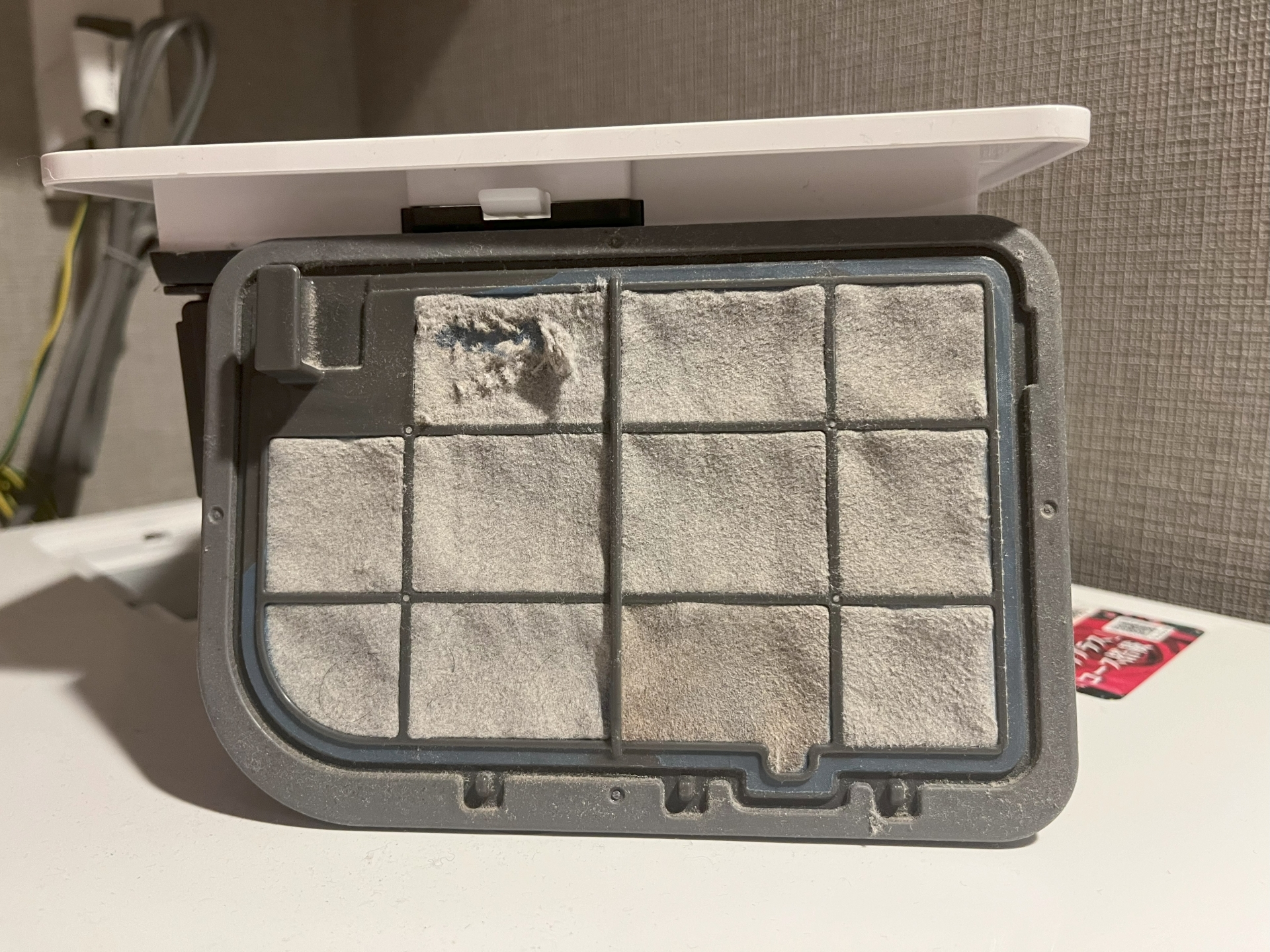 フィルター掃除も臭い防止に繋がる